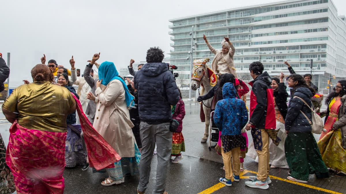 snowstorm Hits Northeast US over 11000 Flights Cancelled offices and schools closed in New York Urdu News