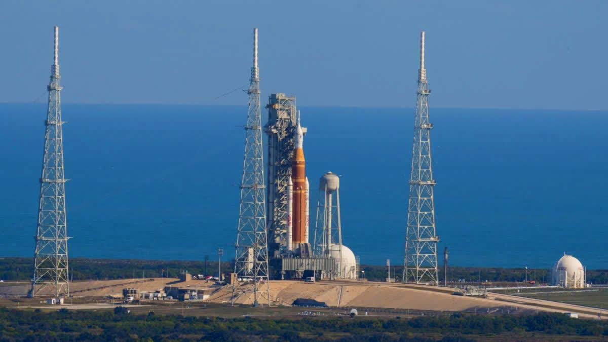 ആർട്ടെമിസ് 2  NASA ARTEMIS 2 LAUNCH  SLS ROCKET ROLLBACK  ARTEMIS 2 ROCKET ROLLS BACK