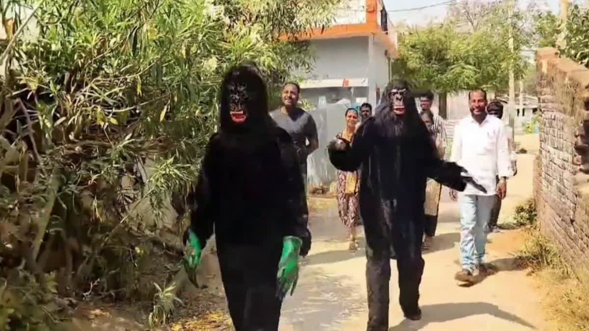 కోతుల బెడద తగ్గేలా గెరిల్లా వేశాధారణ