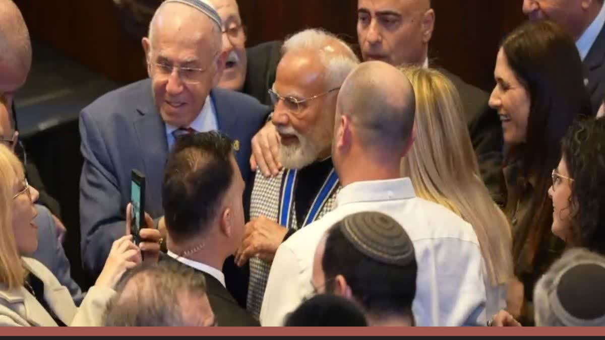 BIG APPLAUSE FOR PM MODI