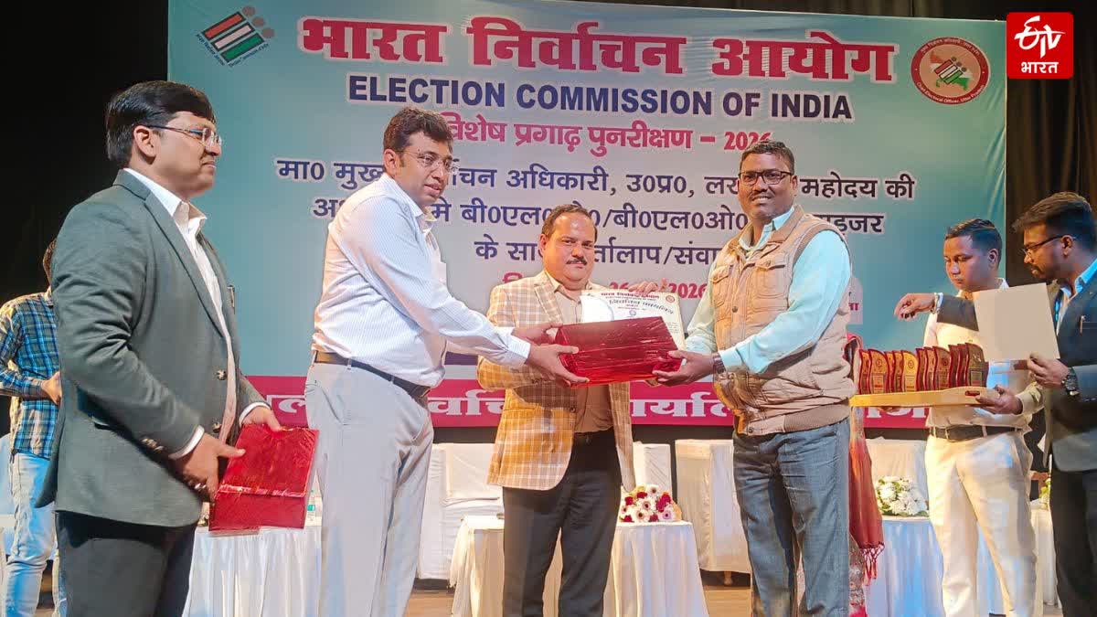 आगरा में एसआईआर की समीक्षा.