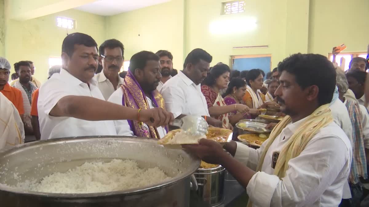 Free Meals Programme Start at Guntur Mirchi Yard