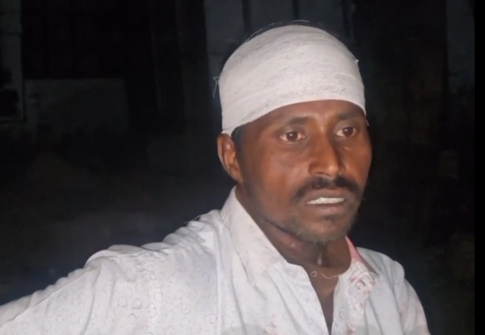 Stone pelting between two parties in Darbhanga