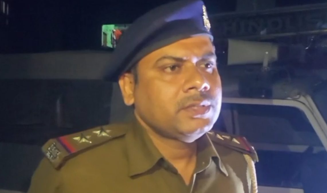 Stone pelting between two parties in Darbhanga