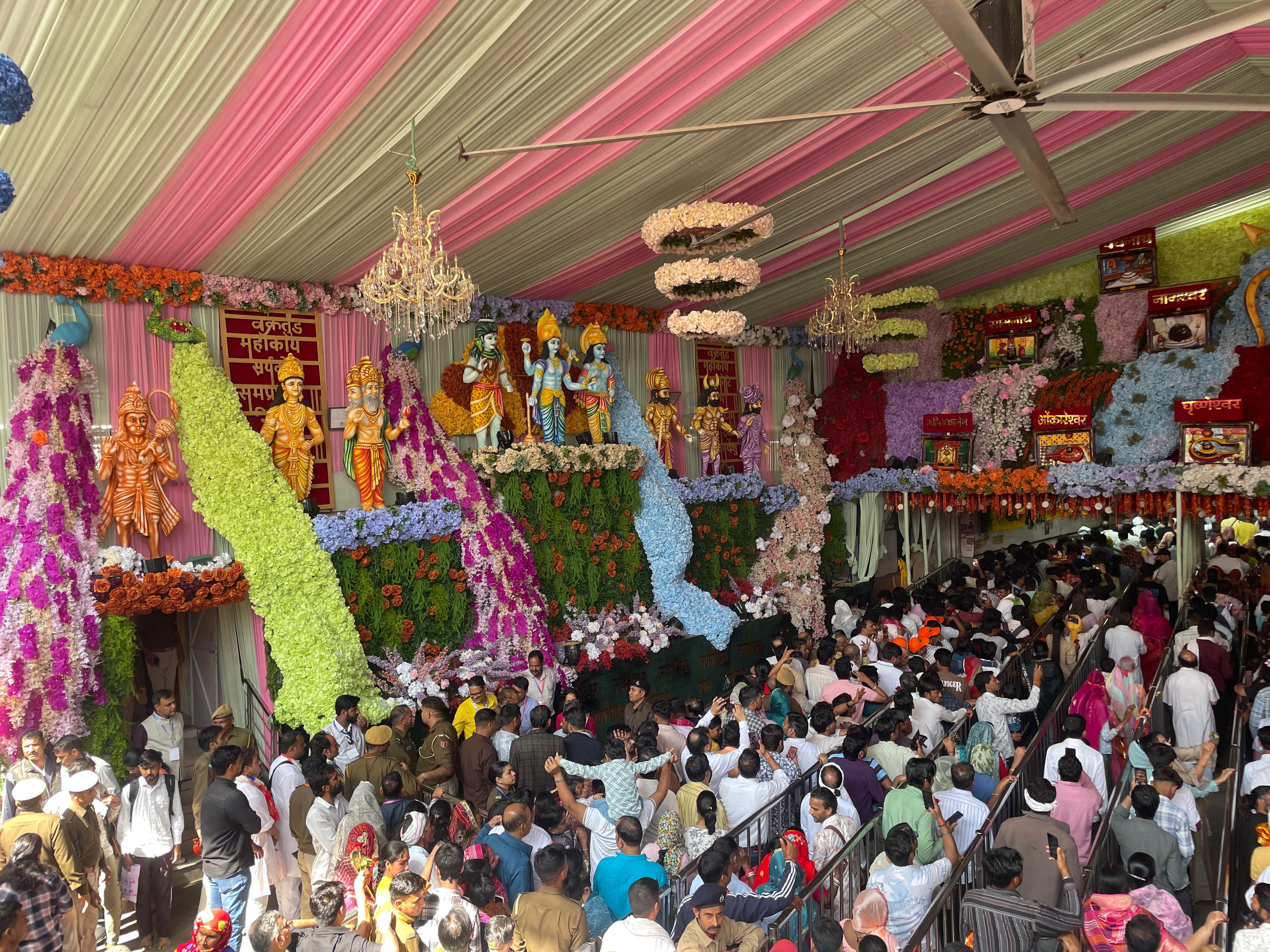 Devotees lined up for darshan