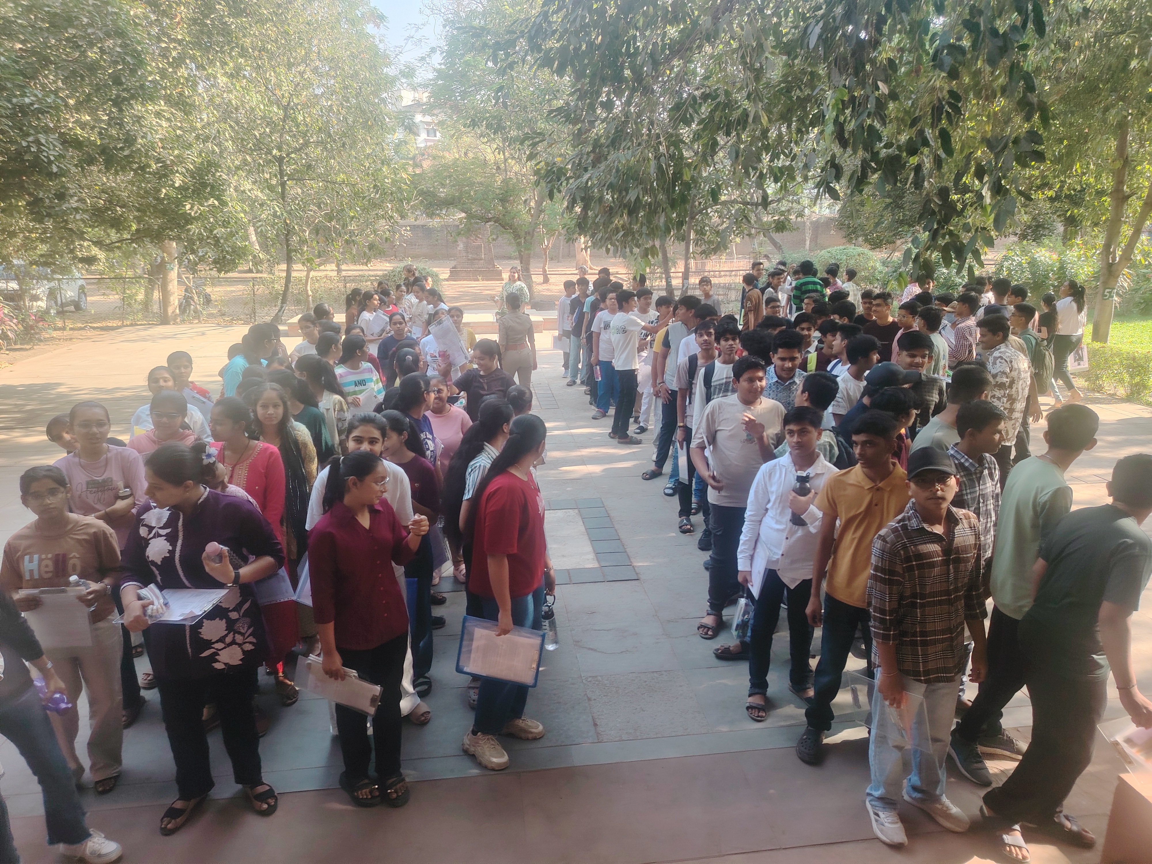 ધોરણ 10 અને 12ની પરીક્ષા શરૂ