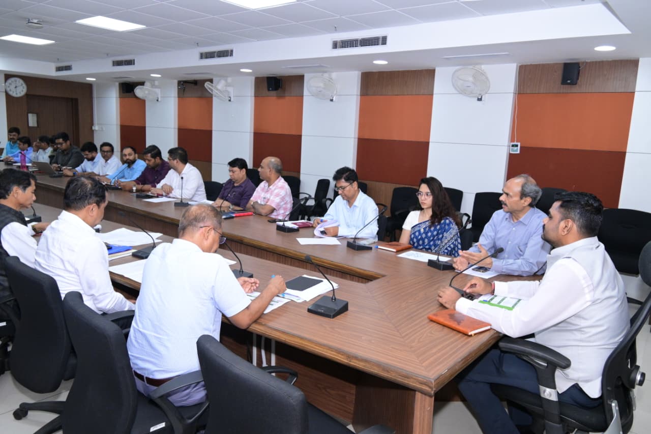 Industry Minister gave Target of Rs 3 lakh crore investment projects and foundation work by June