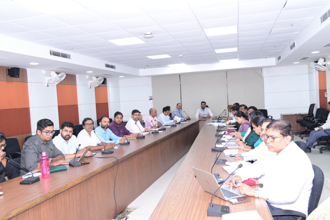 Industry Minister gave Target of Rs 3 lakh crore investment projects and foundation work by June