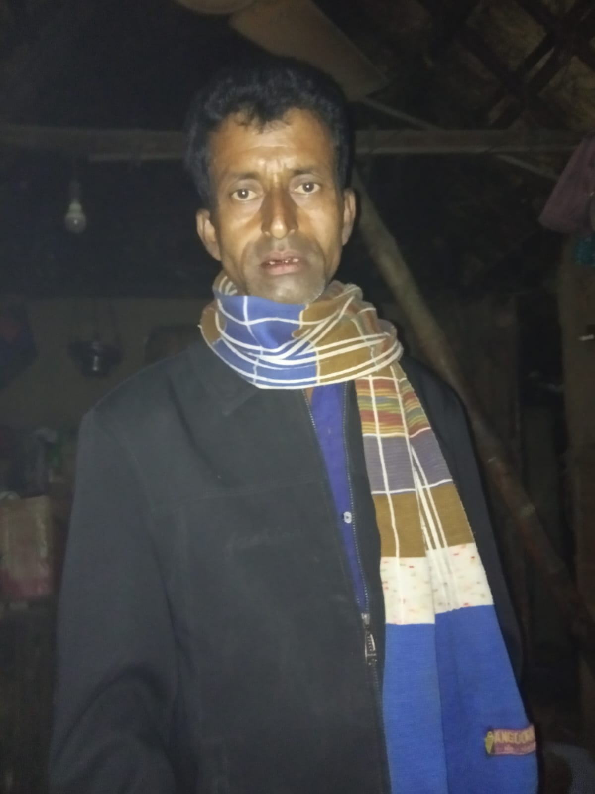 ଚାଷୀ ତ୍ରିଲୋଚନ ନାୟକ ସରକାରୀ ମଣ୍ଡି ନିର୍ଯାତନା ସହି ନପାରି ଆଖି ବୁଜିଛନ୍ତି ବୋଲି ଅଭିଯୋଗ କରିଛନ୍ତି, ତାଙ୍କ ଭାଇ ଓ ଗ୍ରାମବାସୀ ।