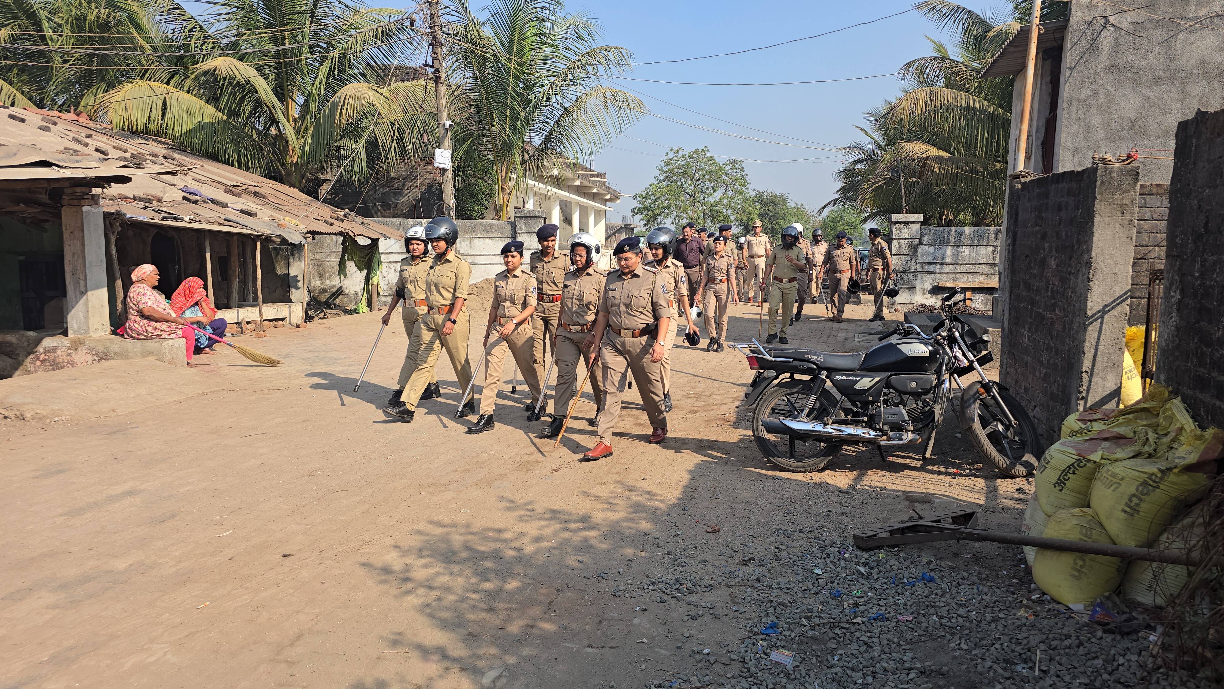 હથોડા ગામમાં પોલીસ પર હુમલા બાદ ચુસ્ત પોલીસ બંદોબસ્ત ગોઠવાયો હતો