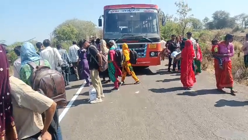 એસટી બસને ઓવરટેક કરવા જતાં ઓટો રીક્ષા પલ્ટી