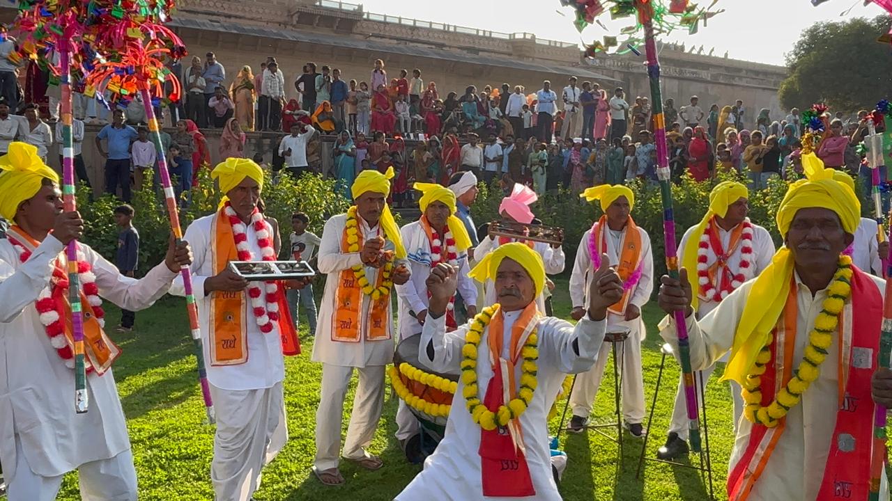 कलाकारों ने होली महोत्सव में बांधा समां