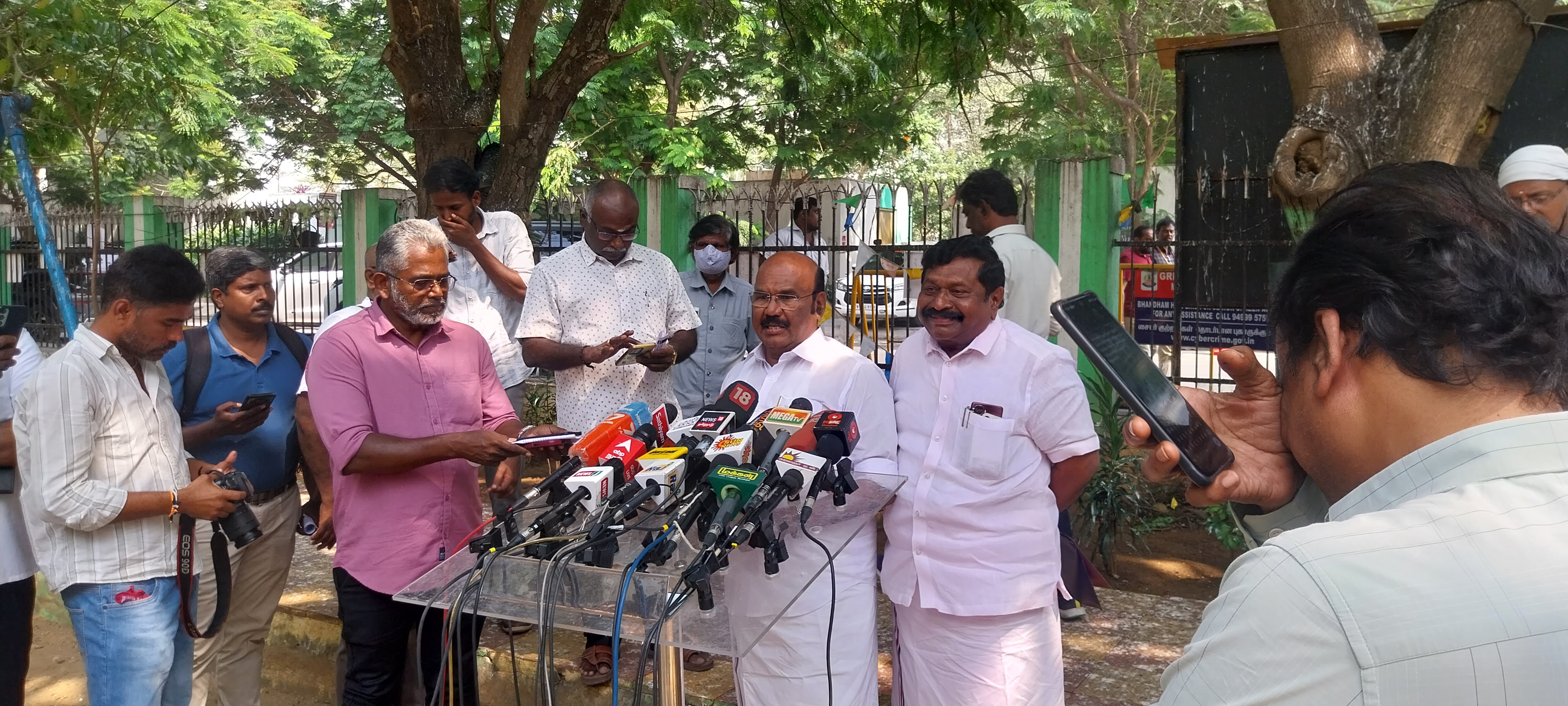 முன்னாள் அமைச்சர் ஜெயக்குமார்