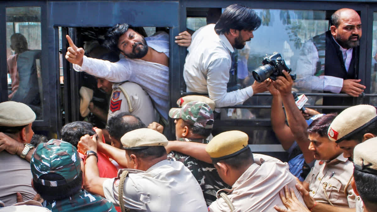 Kejriwal Arrest: AAP's PM residence gherao foiled, many detained; Party says Delhi turned into 'Police State' AAP leaders and workers took to the streets on Tuesday against Delhi Chief Minister Arvind Kejriwal's arrest, with many being detained at Patel Chowk as they tried to march towards the prime minister's residence on Lok Kalyan Marg raising slogans of "Inquilab Zindabad" and "Kejriwal Zindabad".