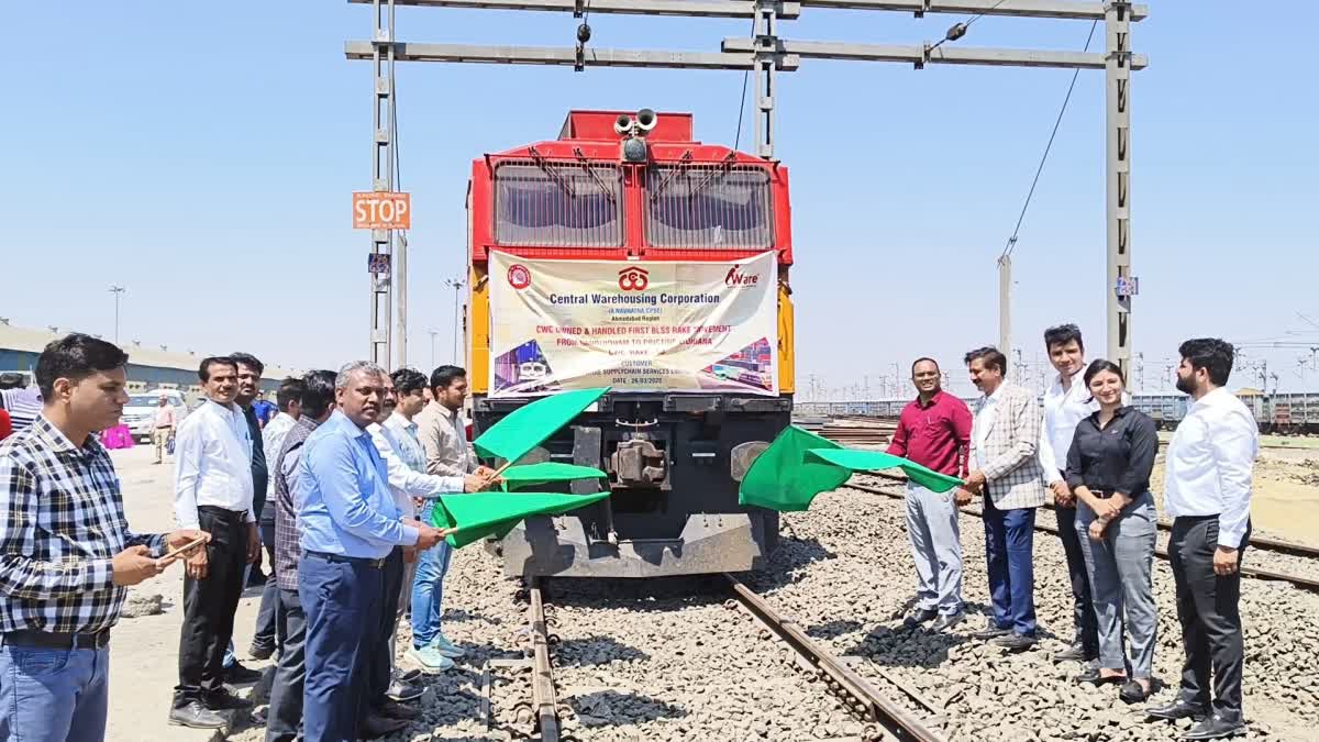 ગાંધીધામથી પ્રથમ વખત કન્ટેનર ટ્રેનનો થયો પ્રારંભ