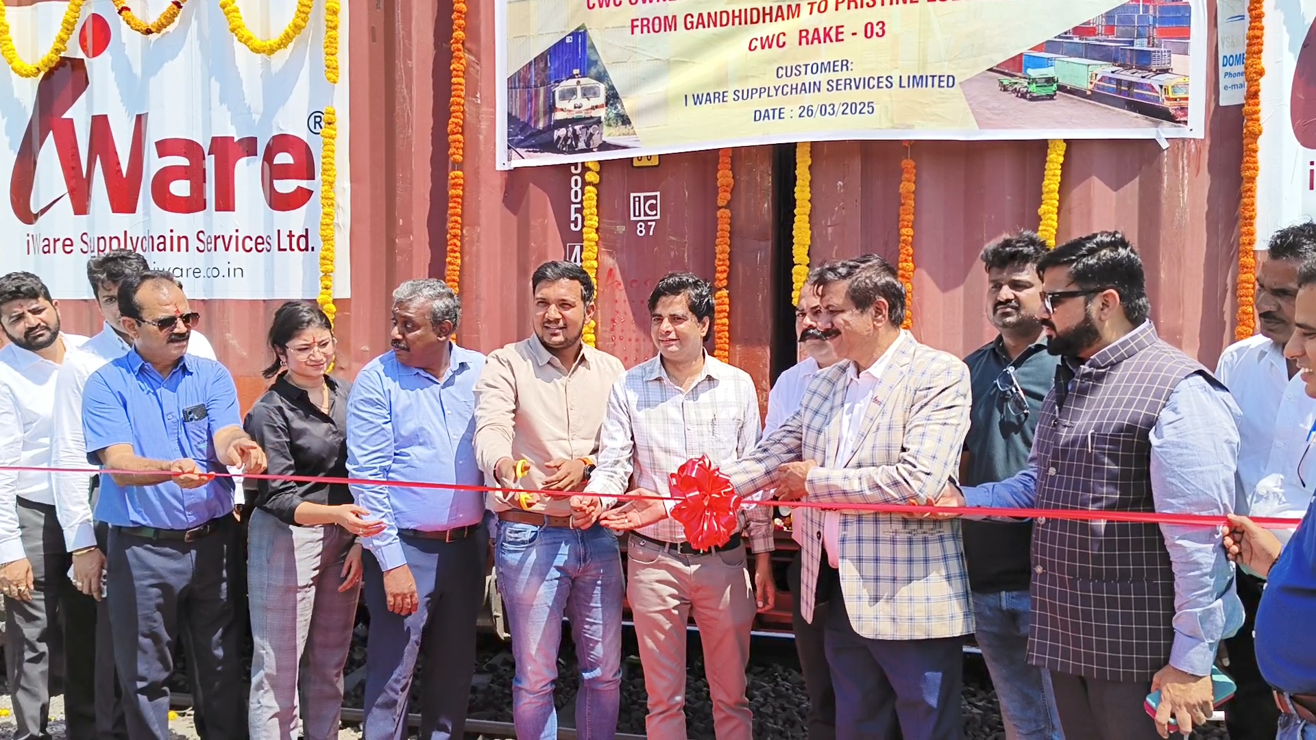 ગાંધીધામથી પ્રથમ વખત કન્ટેનર ટ્રેનનો થયો પ્રારંભ