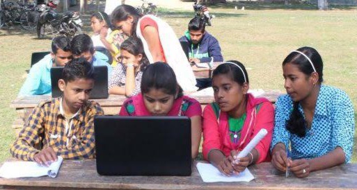 High schools do not have computer education