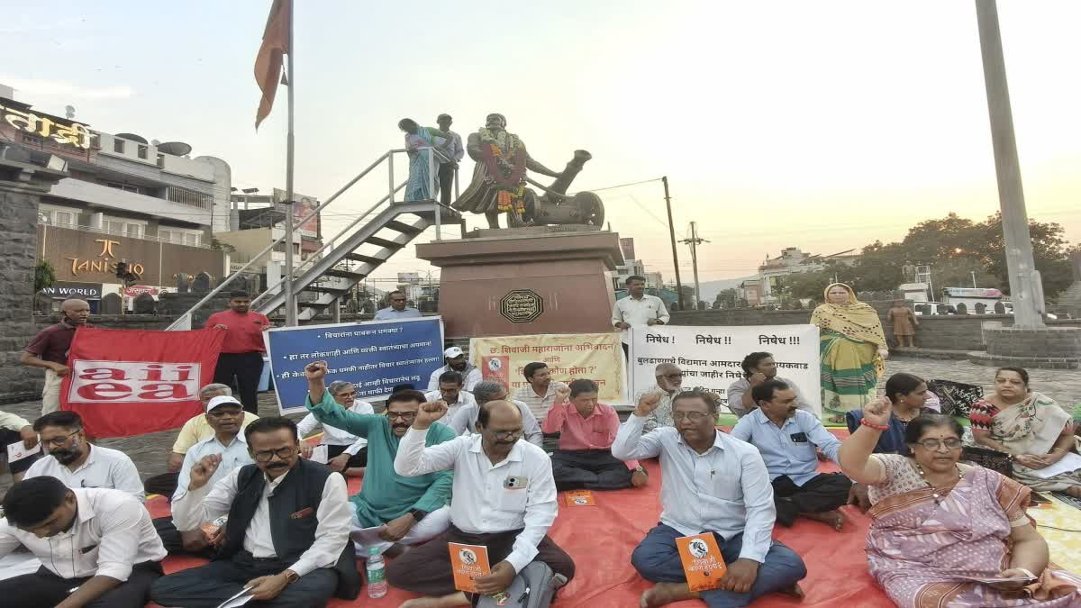 Shivaji kon hota book controversy