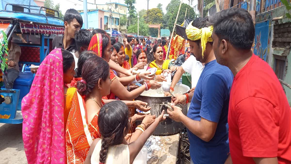 DEVOTEES ON GANGA DUSSEHRA