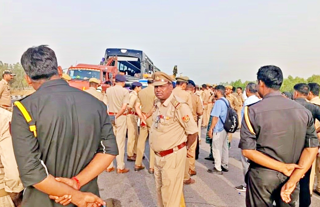 SIWAN SI DIED IN UNNAO ACCIDENT