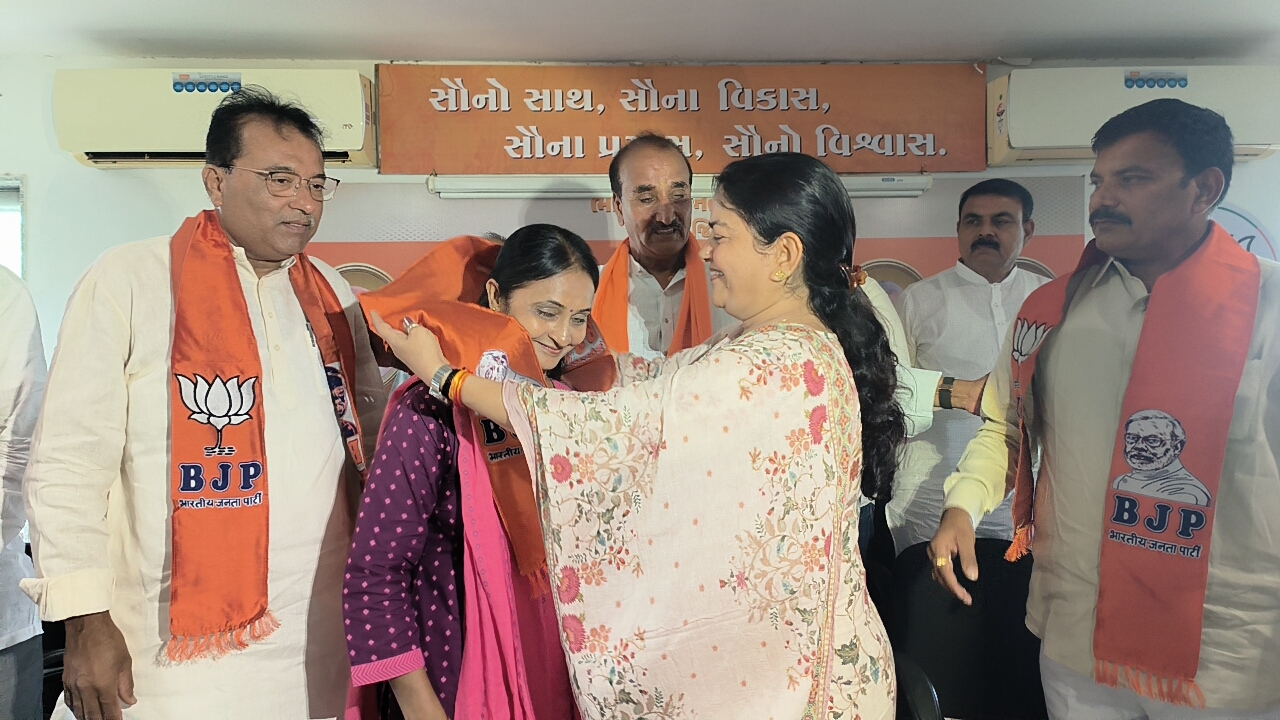 નવસારી મનપામાં કેયુરી દેસાઇ ડેપ્યુટી મેયર બન્યા