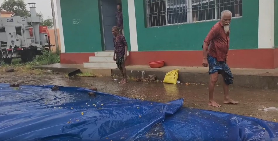 Mandi problem in Kalahandi district, paddy soaked in rain