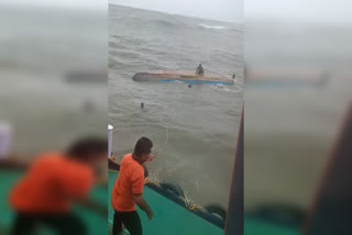 BOAT CAPSIZES  KOZHIKODE NEWS  LATEST NEWS MALAYALM  BOAT ACCIDENT