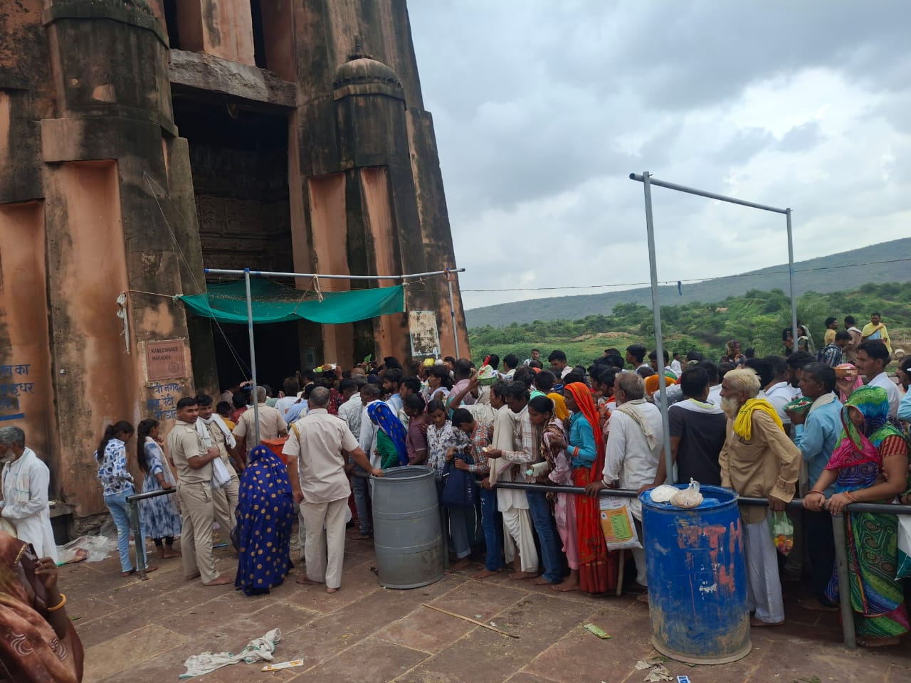 मंदिर बना श्रद्धा और चमत्कार का केंद्र