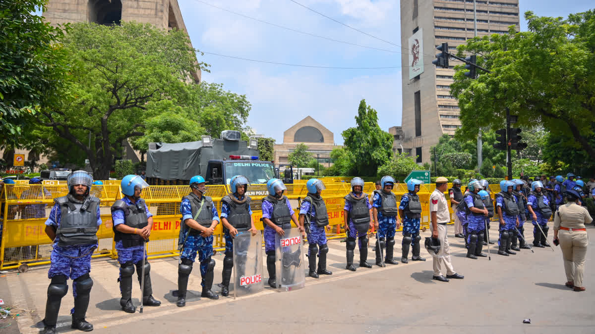 जंतर-मंतर पर दिल्ली पुलिस की हाई-टेक निगरानी: AI ने प्रदर्शनकारियों की भीड़ में से 2500 संदिग्धों की पहचान कैसे की? जंतर-मंतर पर विरोध प्रदर्शन