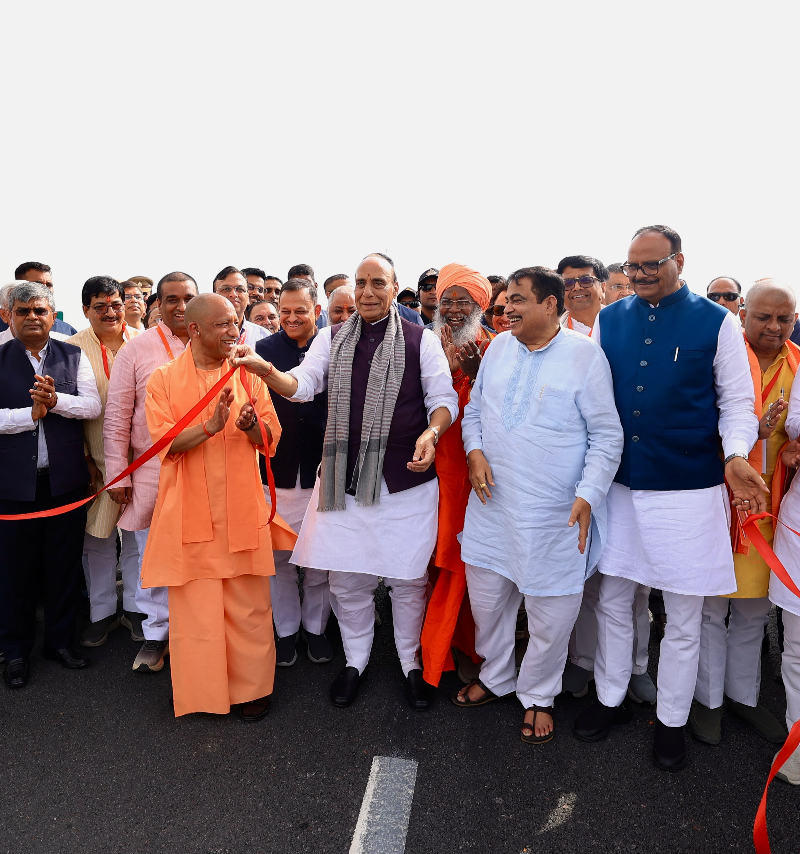 उद्घाटन के महज 12 दिन में ही धंस गया करोड़ों का लखनऊ-कानपुर एक्सप्रेस ...