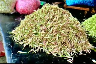 மதுரை மலர் சந்தை விற்பனைக்கு வைக்கப்பட்டுள்ள பூ