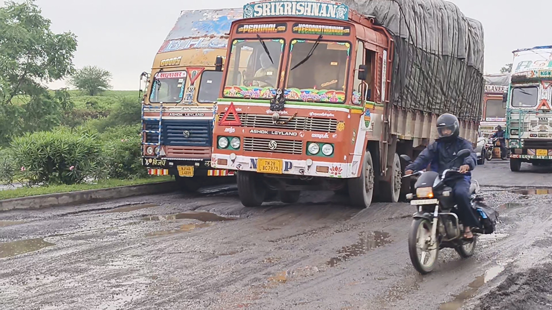 તાપીમાં નેશનલ હાઈવે પર ખાડા જ ખાડા