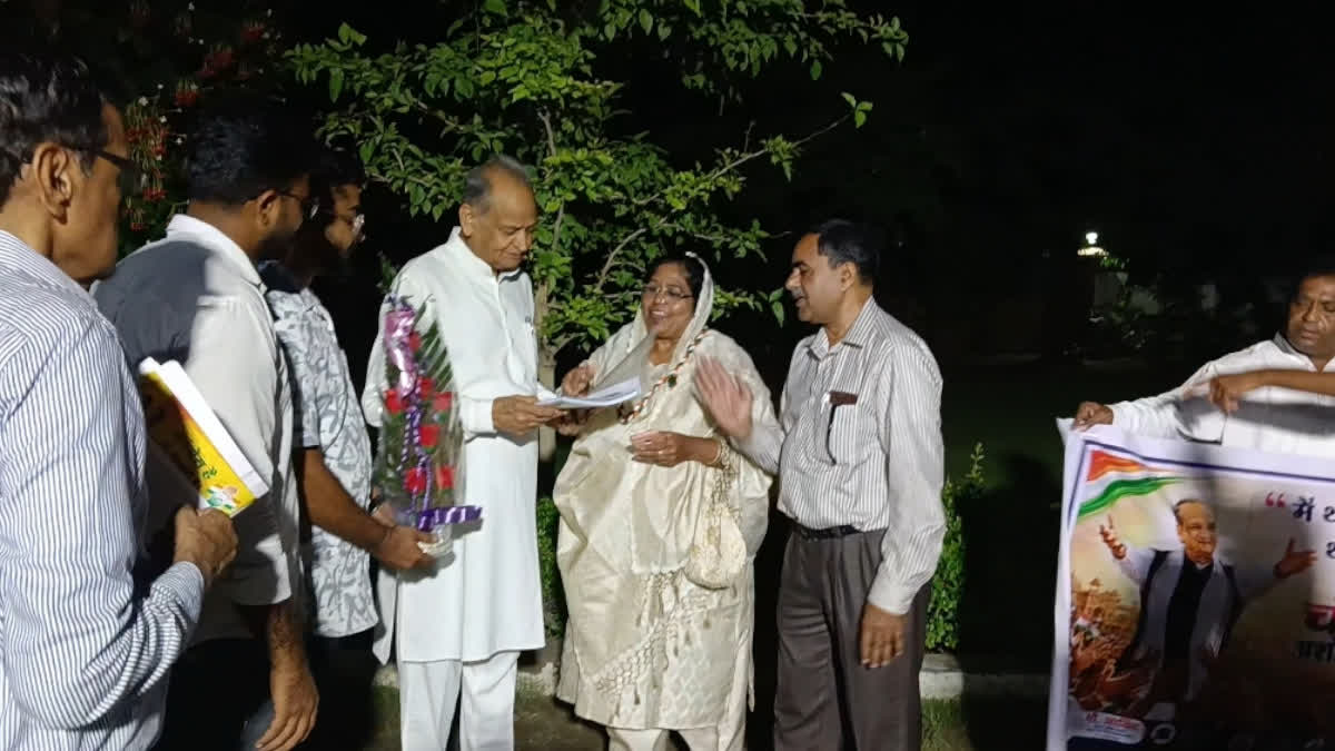 Gehlot meeting with aspirants