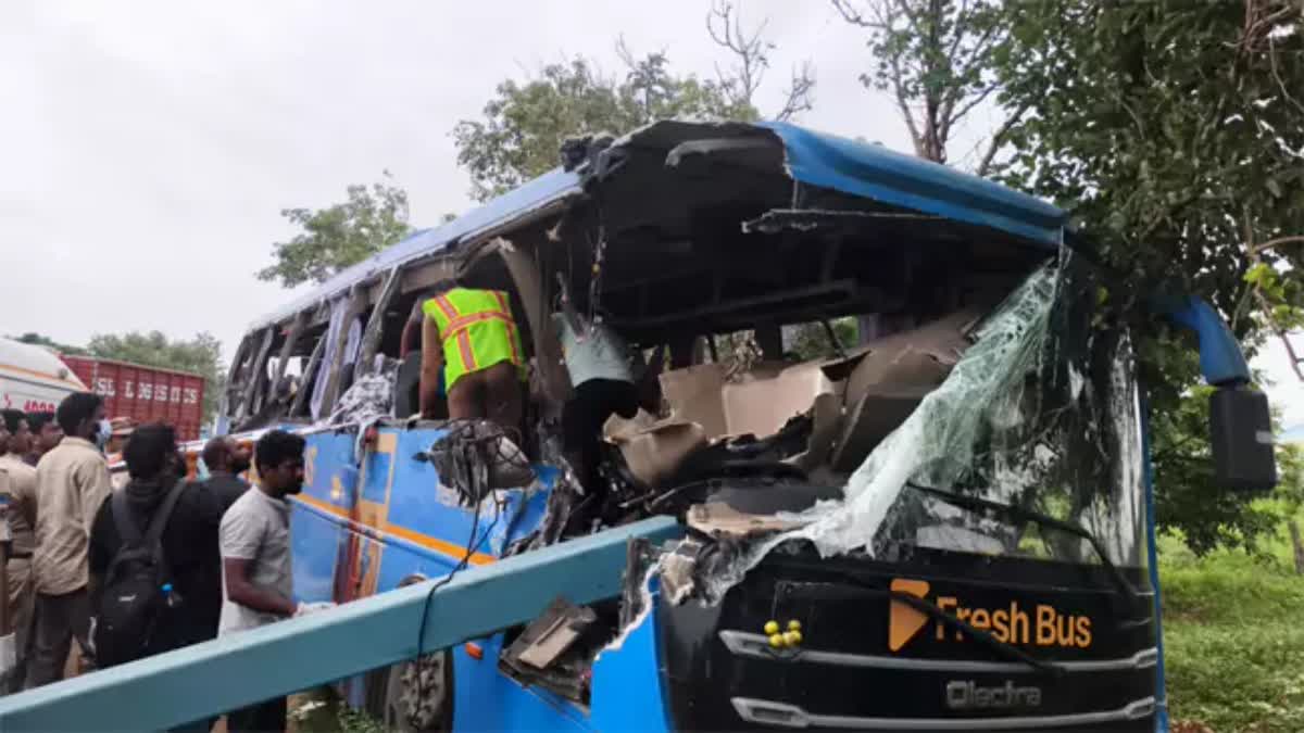 కోదాడ ఘోర రోడ్డు ప్రమాదం