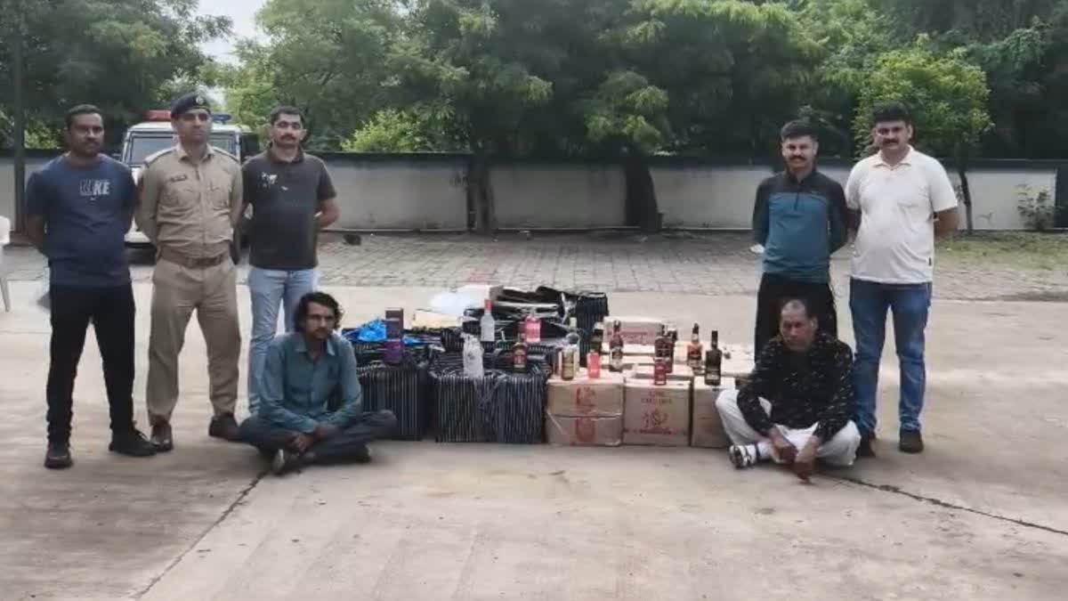 હરણી પોલીસ ટીમે ડ્રાઈવર-કંડક્ટરની અટકાયત કરી લક્ઝરી-દારૂ સહિત 21 લાખનો મુદ્દામાલ કબજે કર્યો