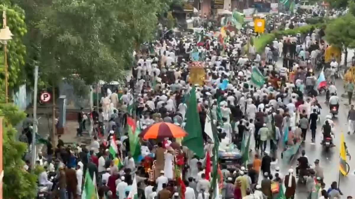 जयपुर के चार दरवाजा पर निकलता जुलूस ए मोहम्मदी