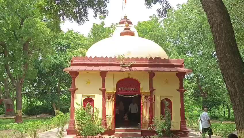 આ મંદિર શિવભક્તો માટે આધ્યાત્મિક શાંતિનો અનુભવ કરાવતું સ્થળ છે.