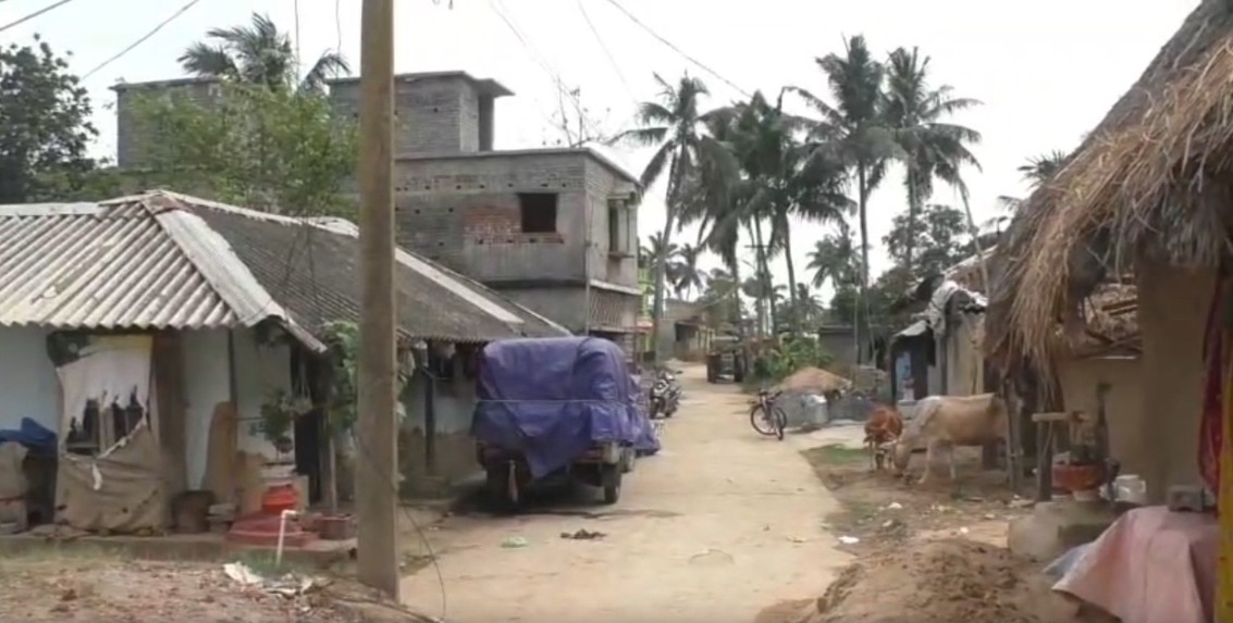 gobari river engulfs village of kendrapara madhurakul