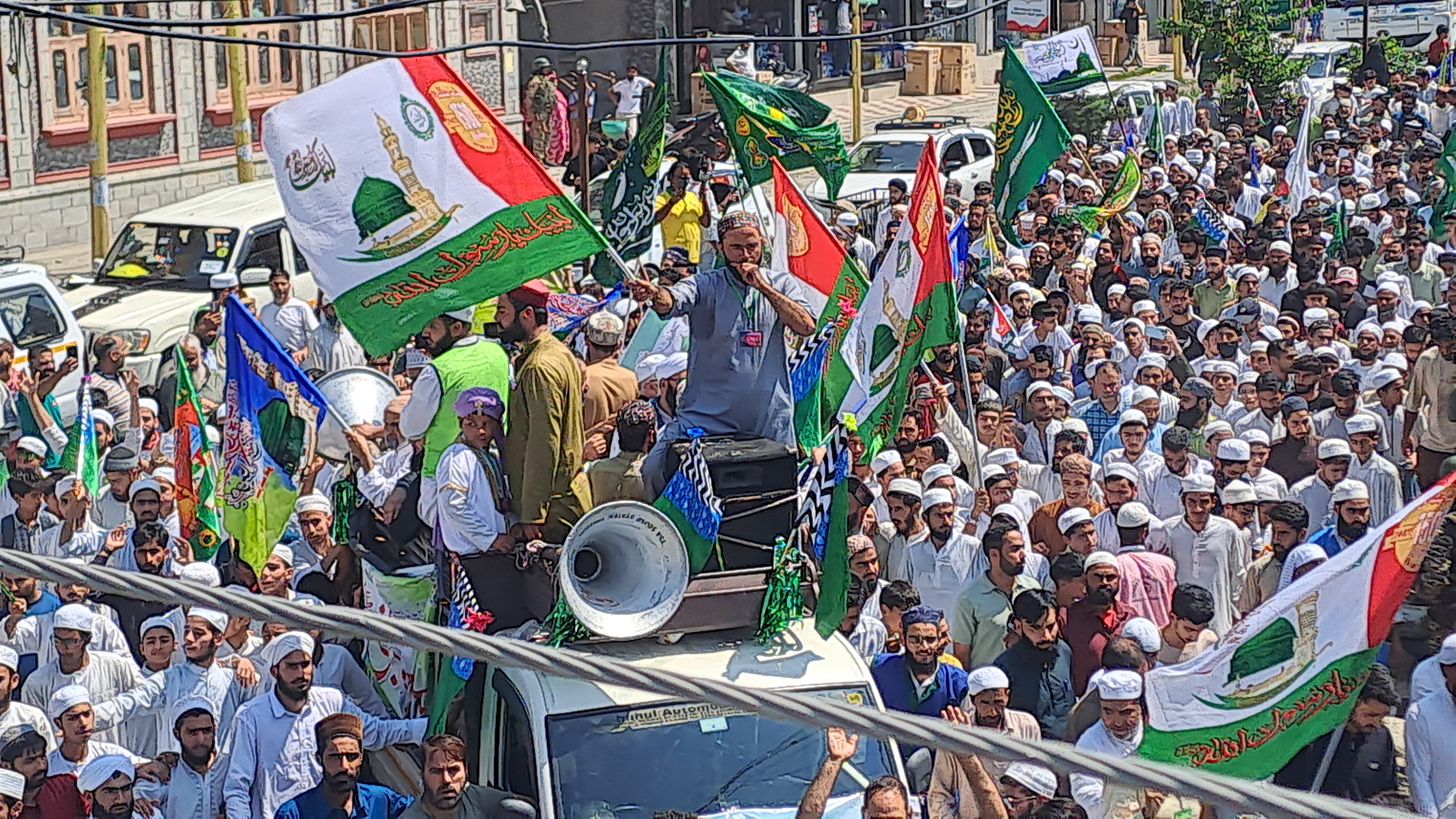 Grand procession in Anantnag on the occasion of Eid Milad un Nabi, Urdu News