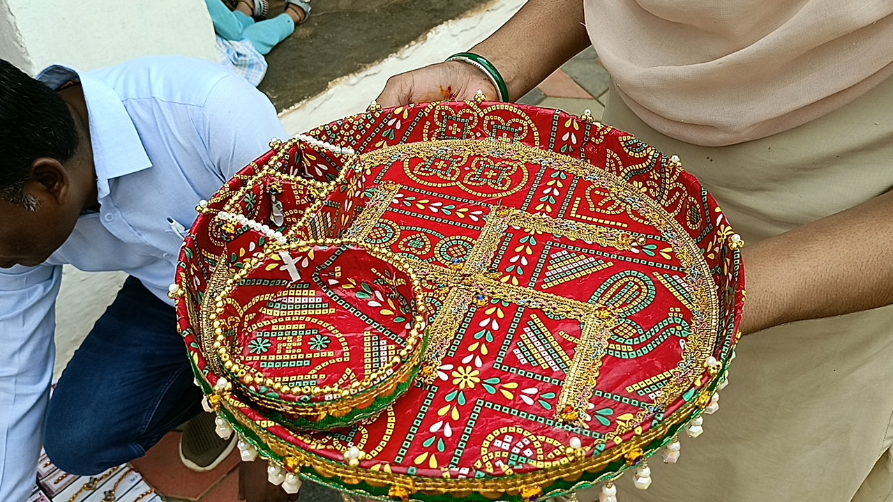 women prisoners showing their talent
