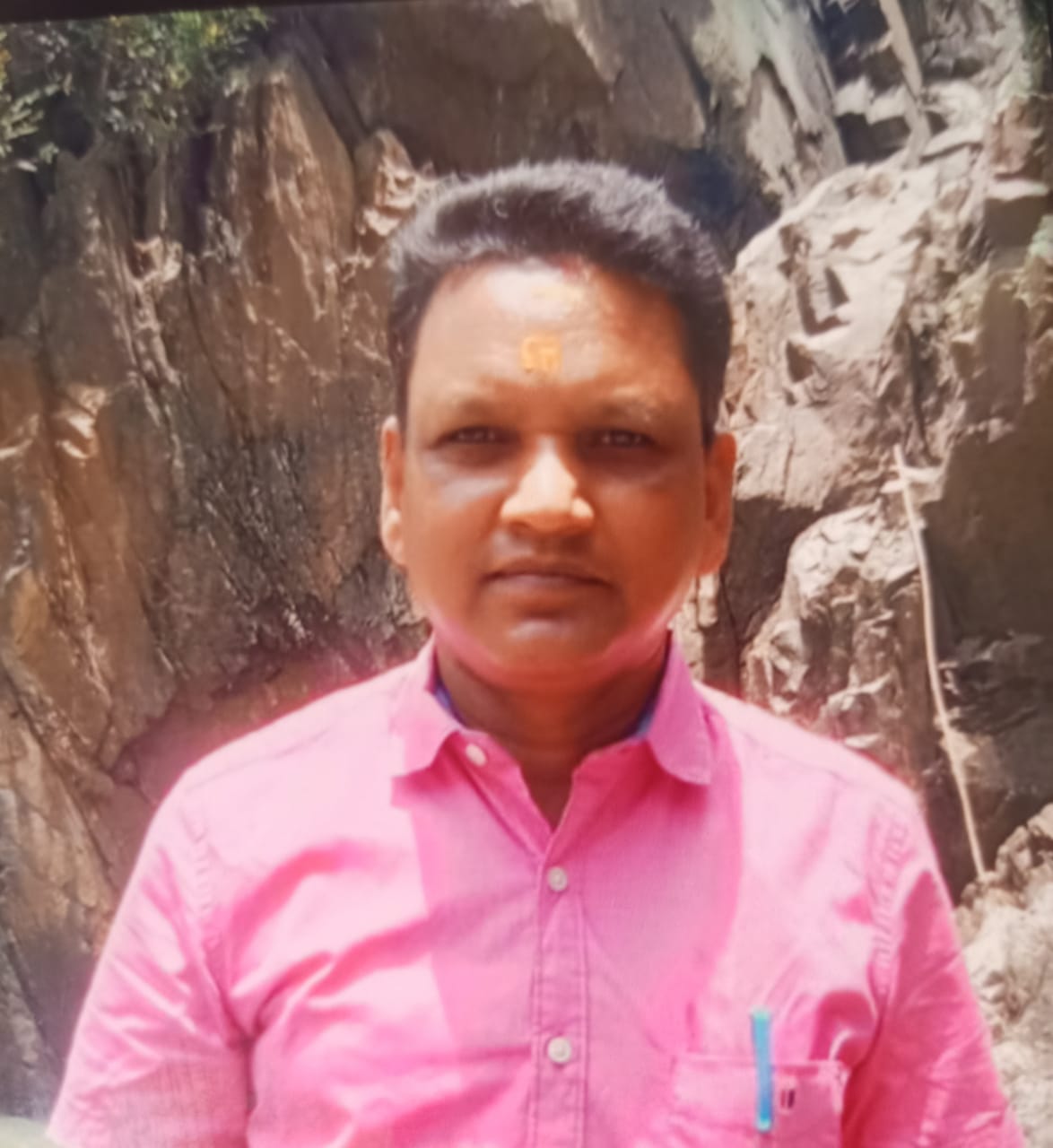 ସମ୍ବଲପୁର ଜିଲ୍ଲା ରେଙ୍ଗାଲି ବ୍ଲକ ଅନ୍ତର୍ଗତ ଲଇଡା ଗ୍ରାମର ଦୁତିକା ସାହୁ କଲେଜର ପୂର୍ବତନ ଇନ ଚାର୍ଜ ପ୍ରିନସିପାଲ ଏବଂ ରାଜନୀତି ବିଜ୍ଞାନର ବର୍ତ୍ତମାନର ଅଧ୍ୟାପକ ଡକ୍ଟର ବସନ୍ତ କୁମାର ନାୟକ