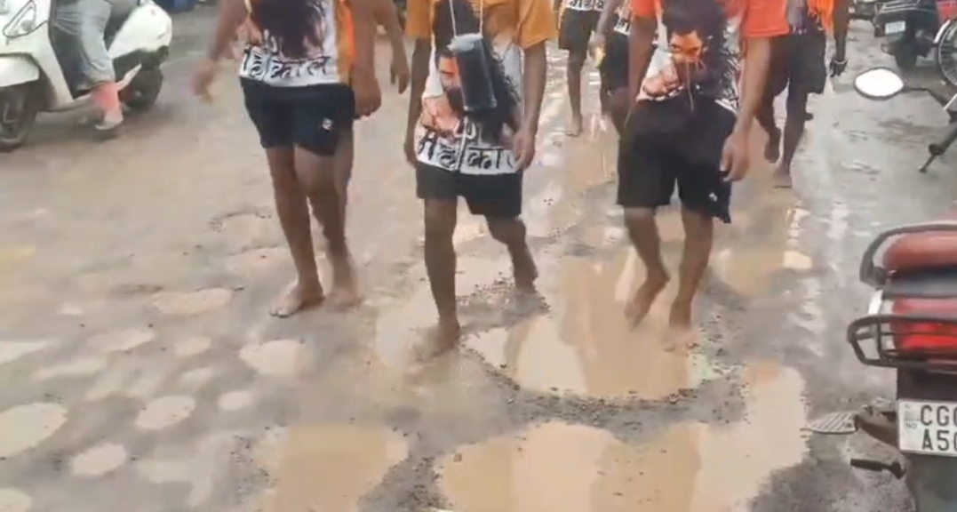 potholes in mahasamund road