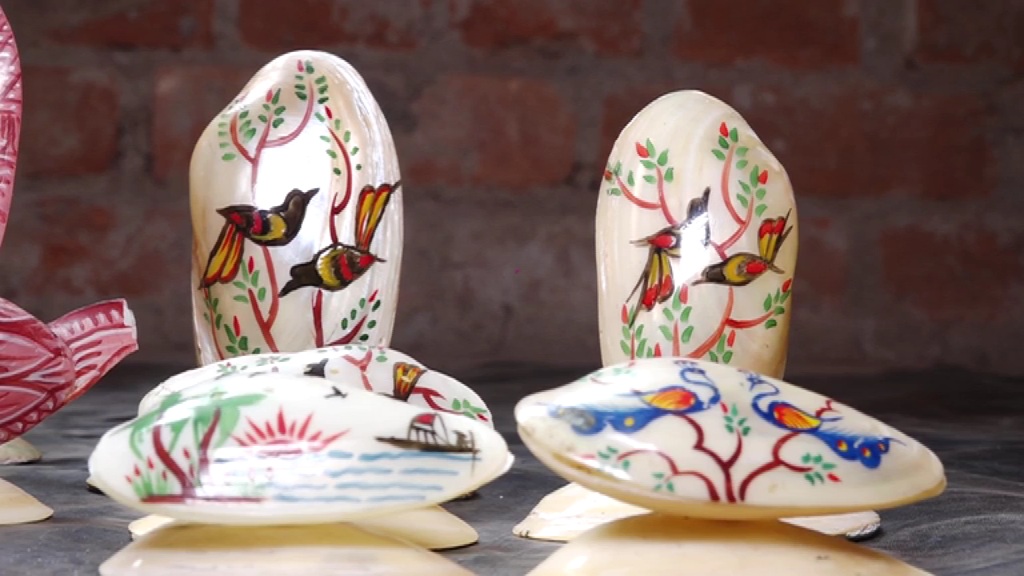 ଶଙ୍ଖ ଶାମୁକାରୁ ତିଆରି ହେଉଛି ଆଖି ଖୋସି ହୋଇଗଲା ପରି ଜିନିଷ