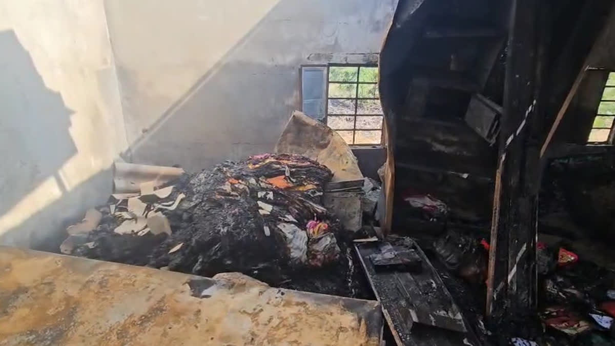 मकान में आग लगने से बड़ा हादसा: जिंदा जलने से दो चचेरे भाइयों की मौत, एक  गंभीर रूप से झुलसा