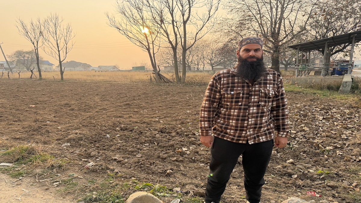 A paved road cuts through the middle of vast karewas that sustain Kashmir’s heritage saffron crop. On the edge lies sleepy Dussu village in Pampore known for cultivating the spice