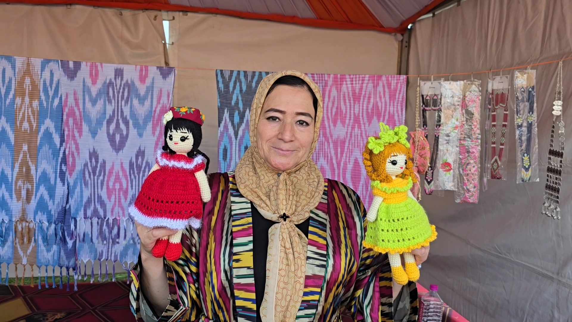 craftsmanship of artisans from other countries is attracting people at the International Geeta Mahotsav 2025