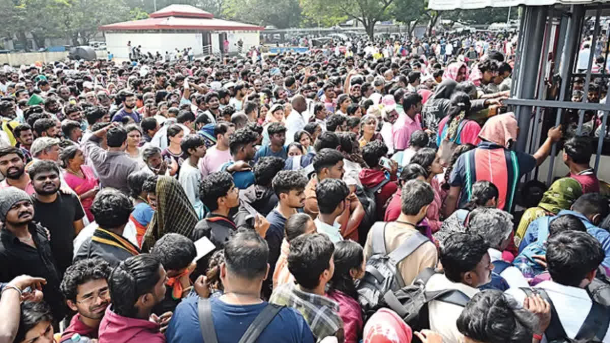 Huge Devotees Crowd At Tirumala