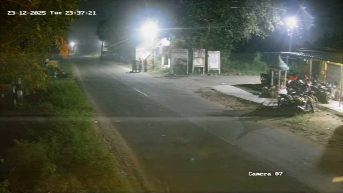 மேல்மலையனூர் அருகே தம்பதியிடம் பணம் பறிப்பு