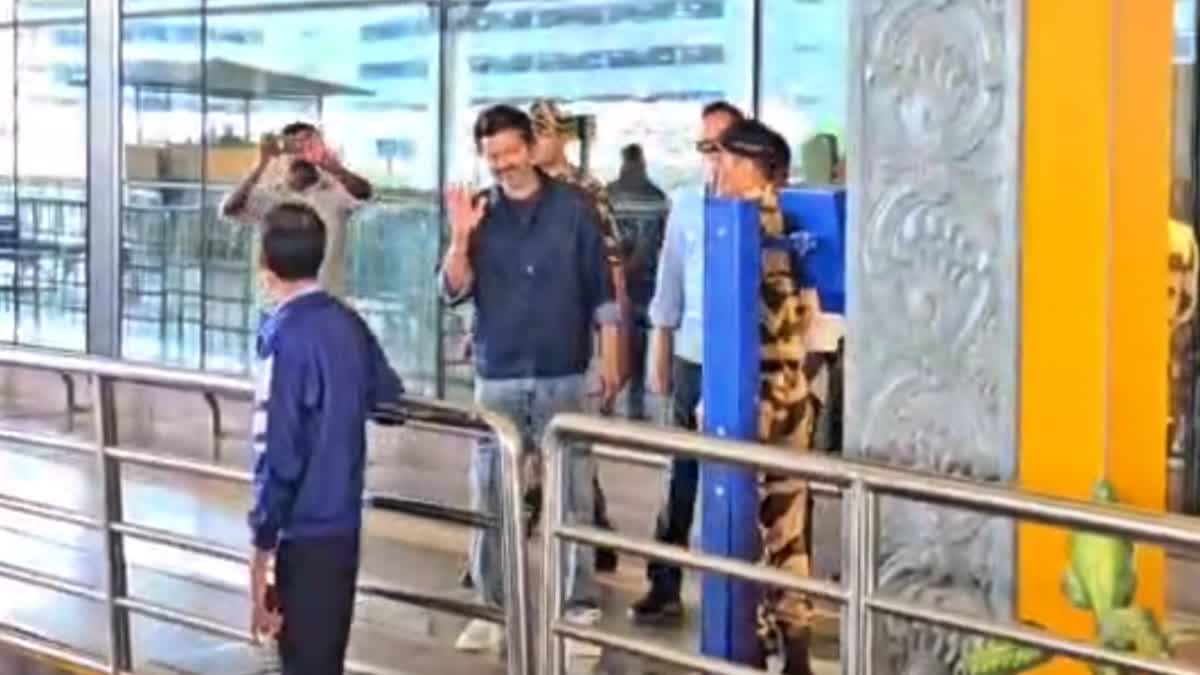 ‘ஜனநாயகன்’ இசை வெளியீட்டு விழா; மலேசியாவுக்கு பறந்த நடிகர் விஜய்