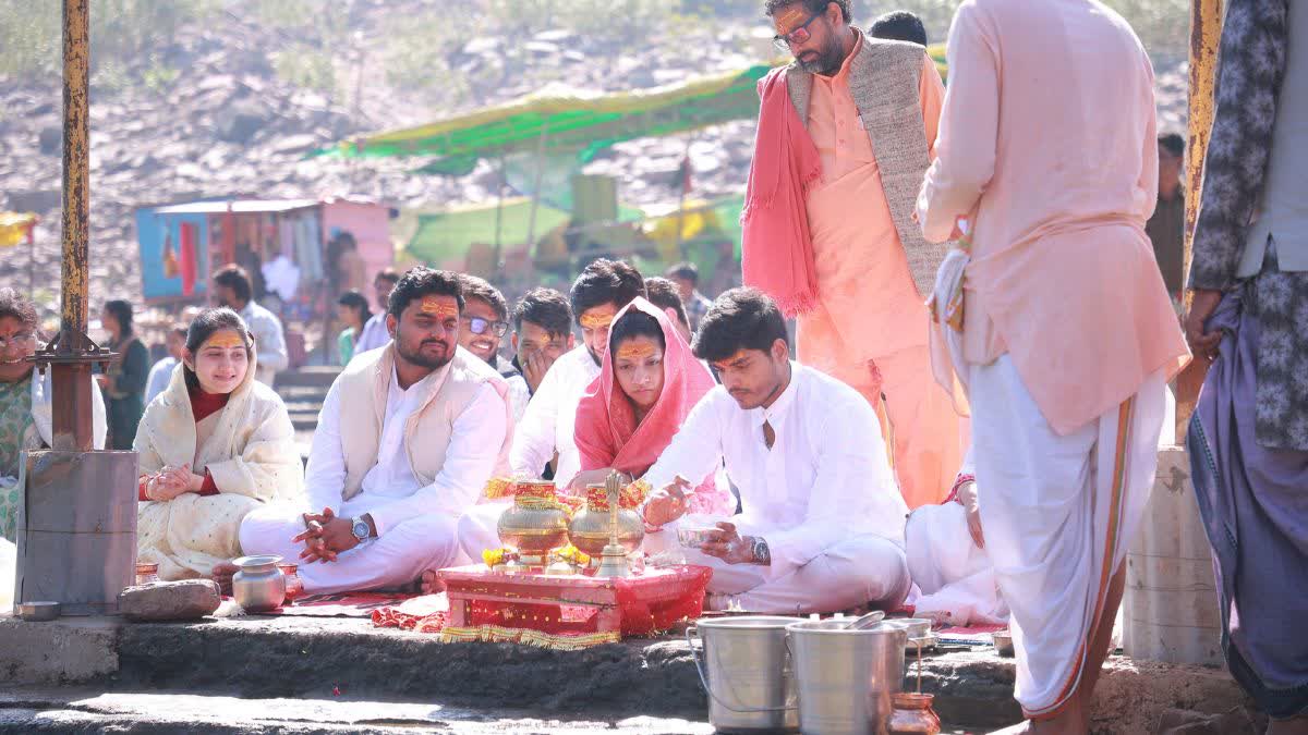 CM SON DAUGHTER IN LAW PARIKRAMA